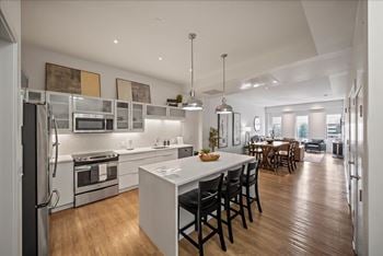 Open-concept short-term rental apartment at sky on main